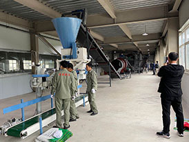 有机肥生产线铲车上料料仓粉碎机筛分机自动配