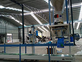 济宁水溶肥5-10公斤自动定量包装秤安装现场