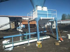 内蒙古临河羊粪有机肥双斗皮带包装秤